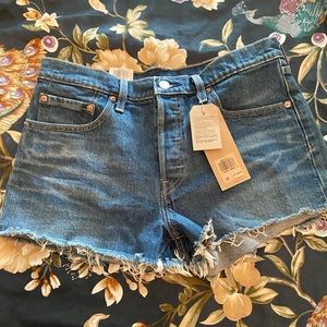 LEVI’S 501 Women’s Shorts (Size 28)
